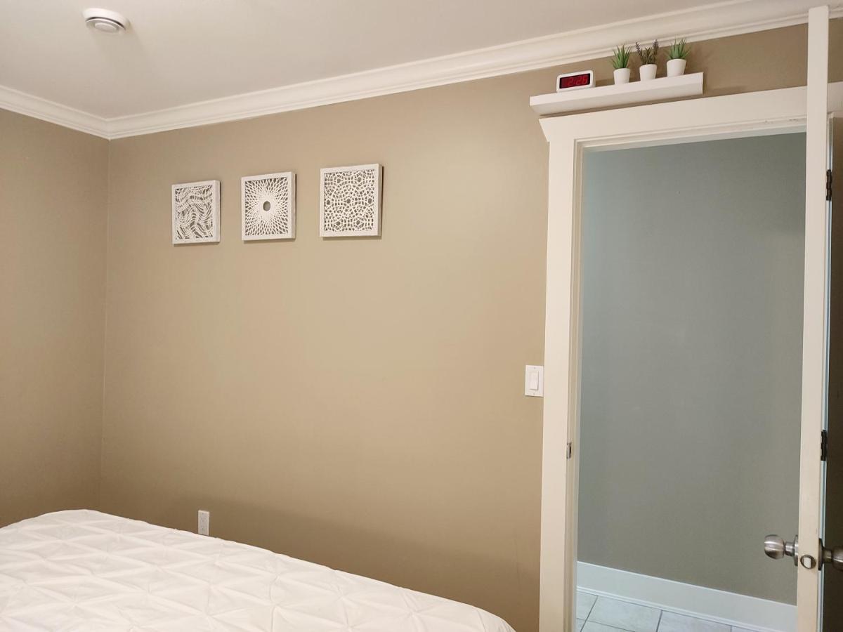 Private Suite W King Bed, Ground Level, Naturally Bright แวนคูเวอร์ ภายนอก รูปภาพ